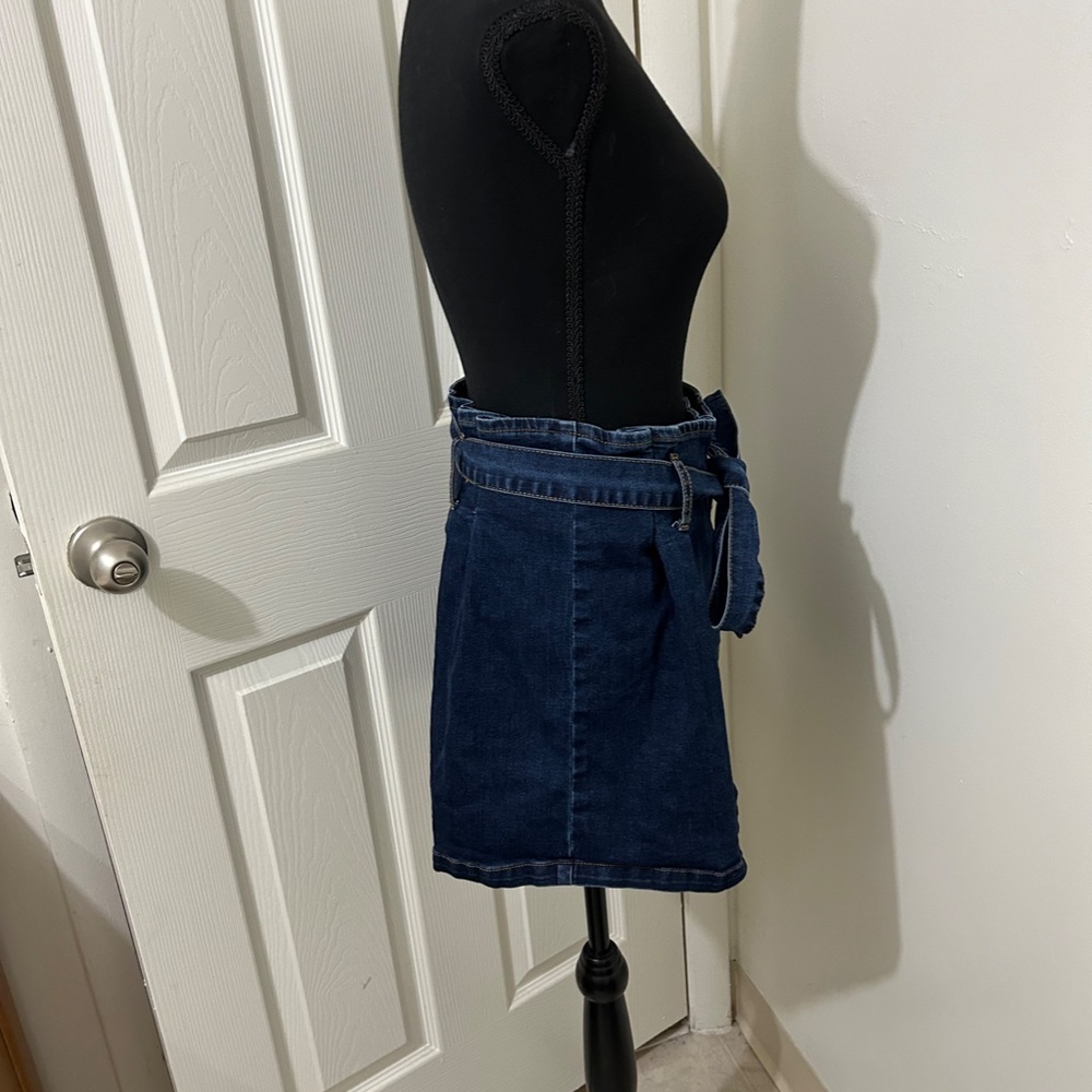 Altar'd State Dark Wash Denim Paper Bag Mini Skirt Size Medium - Picture 4 of 9